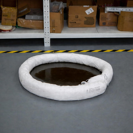 Oil absorbent boom linkable ends